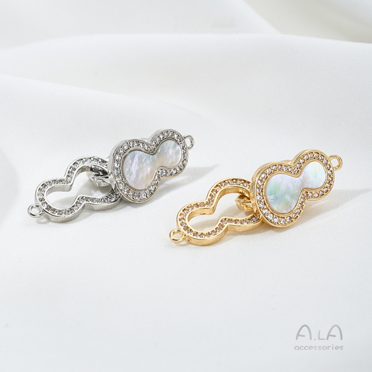 Brass 14K Gold Plated Mother O - Toggle Clasp Gold 评论和价格