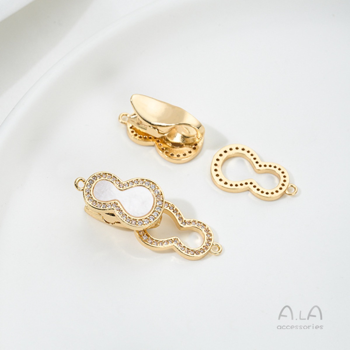 Brass 14K Gold Plated Mother O - Toggle Clasp Gold 评论和价格